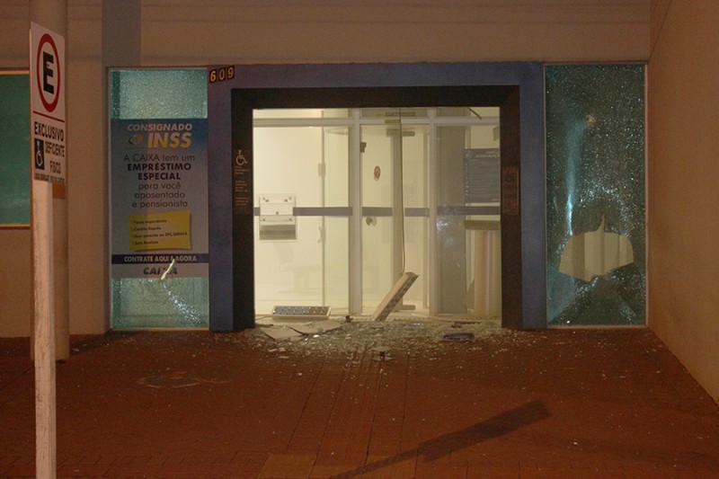 Fotogaleria: Duas agências bancárias no centro da cidade são explodidas