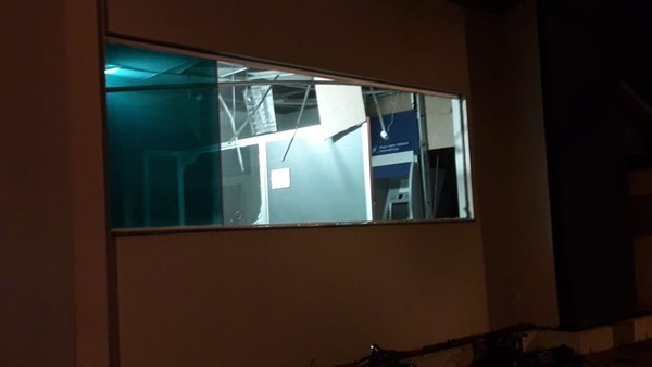 Agências ficaram destruídas após ação de bandidos em MS — Foto: Polícia Civil/Divulgação