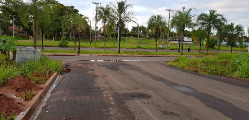 Luiz Henrique Gomes mandou fotos do asfalto feito recentemente na rua Fenelon Ancelmo, que dá acesso a Avenida Juracy Lucas.