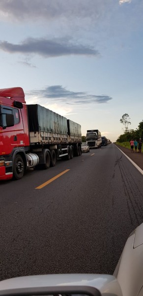 Fotogaleria: fila de veículos parados após o acidente na BR 158 ontem a tarde