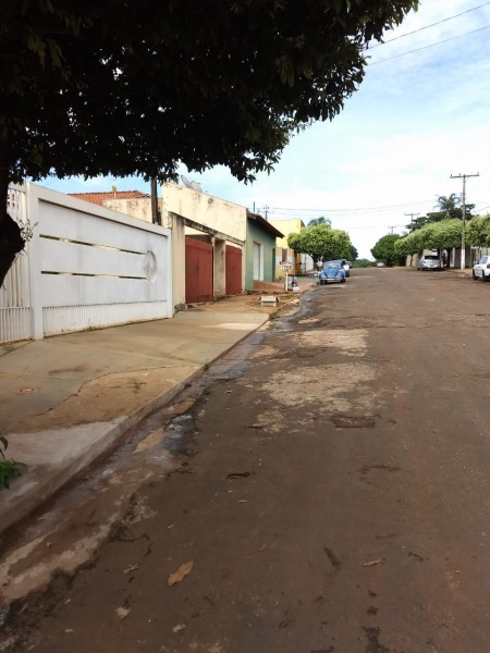 Fotogaleria: Prefeitura "remenda" rua após reclamação do leitor