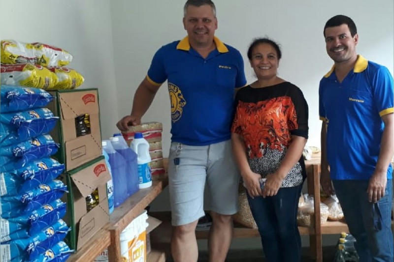 Na tarde de ontem o Lions Clube fez doação de material de limpeza e óleo de cozinha para o lar dos idosos de Cassilândia. A entidade foi representada por Pedro Pavan e Marcelo Leonel.