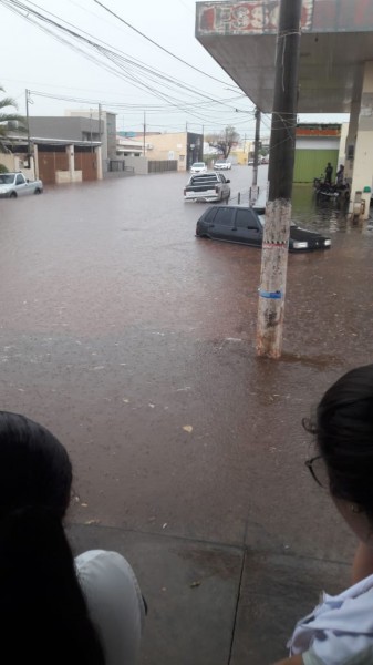 Chuva  atingiu Paranaiba e alagou partes da cidade. 