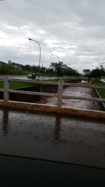 Chuva forte atinge Paranaiba e alaga partes da cidade; veja fotos