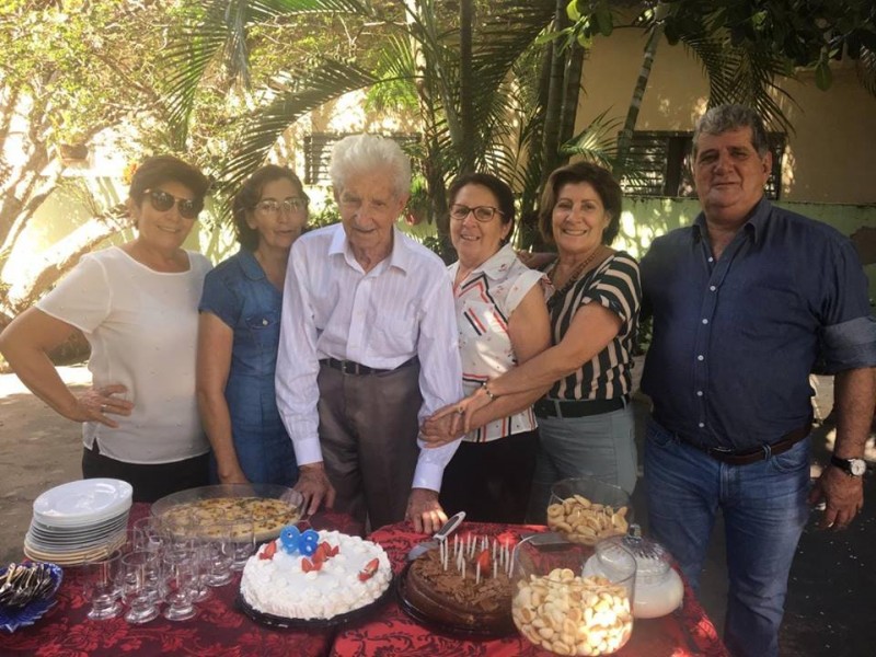 Mario Camargo comemorou, em família, 96 anos de vida. Parabéns,