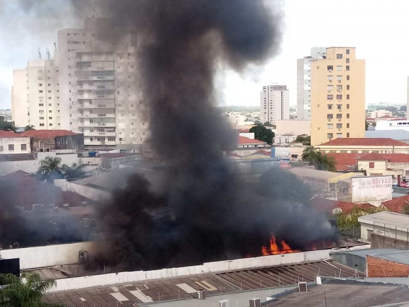 Incêndio em uma loja no centro de Araçatuba
