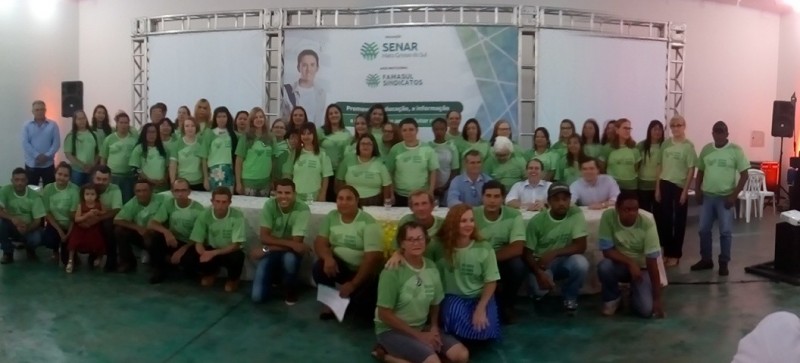 Quem fez curso do Senar recebeu o convite para a posse da nova diretoria do Sindicato Rural e os certificados foram entregues. Foto Zildo Silva.
