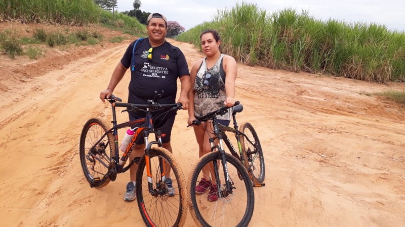 Marcelão e sua filha Heloiza pedalaram 80 km em Votuporanga. Foram sete horas de exercícios físicos.