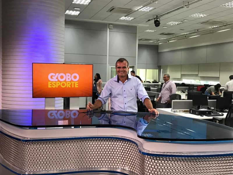 ilas Alberto, presidente do Sindicato Rural retornou ontem a Campo Grande. Em uma visita a TV Morena sentiu o gosto de sentar na bancada do Globo Esporte. 