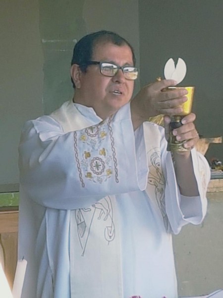 O Padre da Paróquia São José de Cassilândia, Edilson José Pereira, completa 50 anos nesta quinta-feira. Parabéns. (Foto: Facebook)