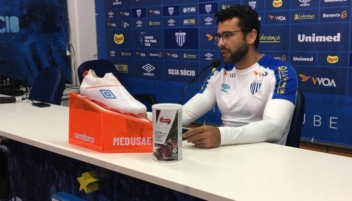 Valentim destaca o equilíbrio da equipe e foca em reduzir erros Foto: Divulgação / Avaí FC