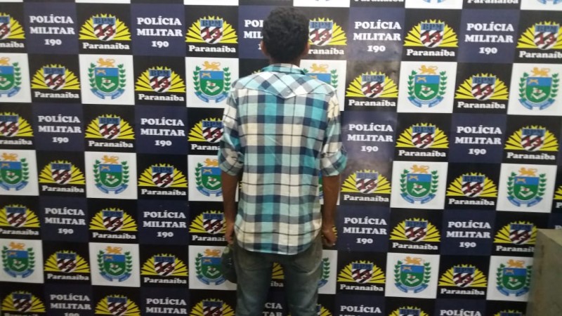 Polícia Militar prende homem foragido da justiça em Paranaíba