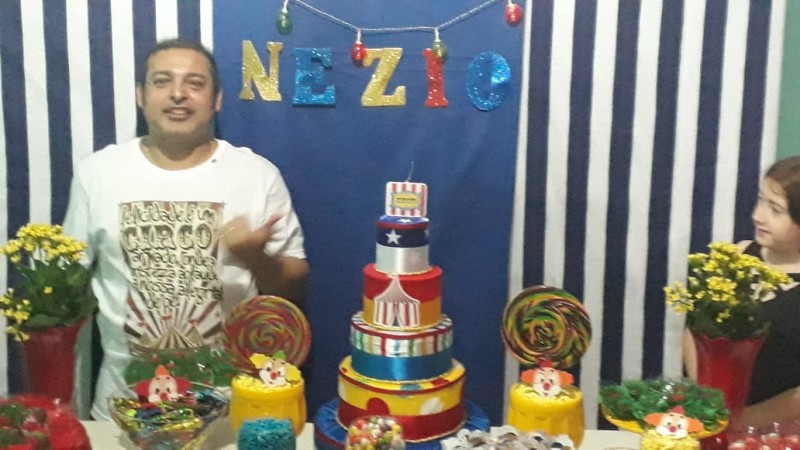 Nézio comemorou na noite de ontem o seu aniversário com parentes e amigos.