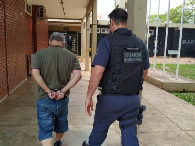 Carlos Magno Ávila foi preso por guardas municipais após tentar aplicar golpe em agência bancária (Foto: Adilson Domingos - Campo Grande News)