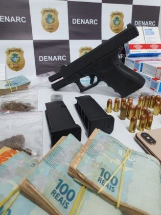 Dupla é presa em Goiânia com armas, drogas e anabolizantes