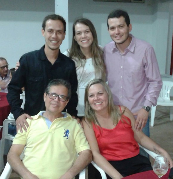 Luiz Humberto, a esposa Kátia e os filhos