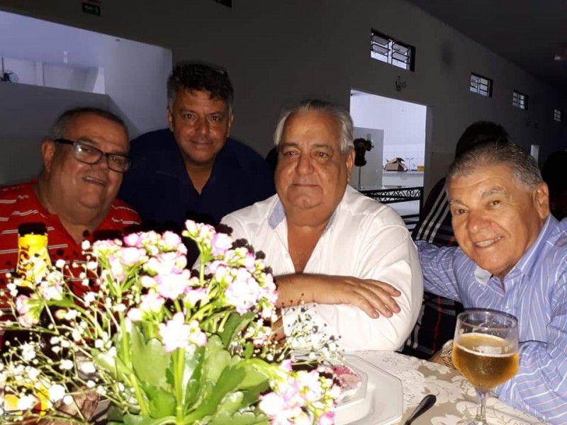 Neto Moreira (camisa branca) ladeado pelos amigos Cláudio Munhoz, Ademir Cruvinel e Paulo Pershes.
