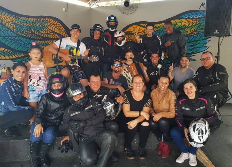 Moto Clube de Cassilândia faz benemerência em Santa Fé do Sul