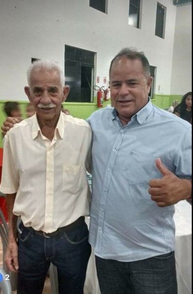 José Martins, que faleceu ontem em Campo Grande, aparece na foto com um dos seus sete filhos, Adilson da Ajotel