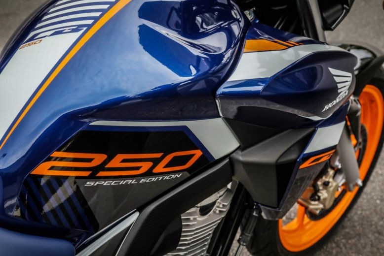 Fotogaleria: igual mas diferente - Honda CB250F Twister Special Edition 2020