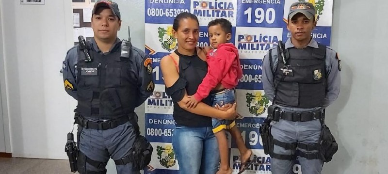 A mãe agradeceu a rapidez dos policiais militares em localizar seu filho - Foto por: PMMTA