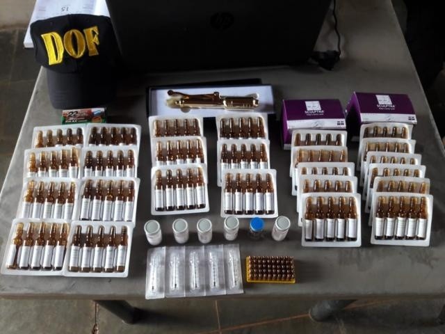 Policiais encontraram 125 ampolas com medicação italiana. (Foto: Divulgação/DOF)