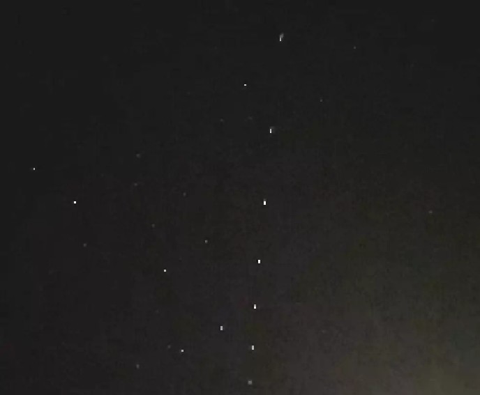 Foto encaminhada por outro leitor mostra show de luzes no céu campo-grandense