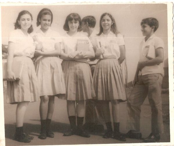 Cemi Fagundes postou foto com seus colegas na década de 60: Sônia Marques Formiga (já falecida), Eurenes Sales, Maria Batista Silva, Lizieux Marques Formiga e o Cemi.