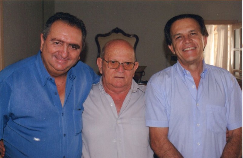 O saudoso advogado Alcides Silva, que colaborou durante muito tempo com o Cassilândia Notícias, junto com os advogados:  Wanderley Garcia proprietário da Antena FM de Jales e o nosso colaborador Manoel Afonso.