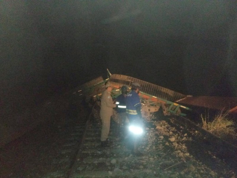 Fotogaleria - Descarrilamento de trem teve incêndio em carga, diz site