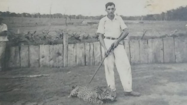 O caçador era  irmão da avó do Dentinho,  Jacy Rogério de Oliveira, já falecido. Fica como registro de uma época.