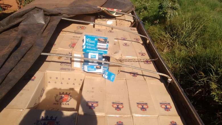 Cigarros contrabandeados do Paraguai, apreendidos pela Polícia Militar de Tacuru. - Crédito: Divulgação/PM
