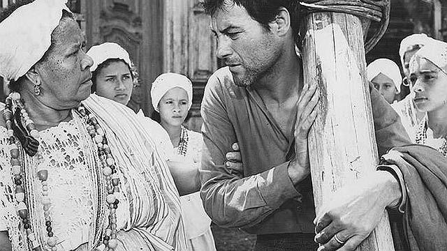 Ele representou o icônico Zé do Burro no clássico do cinema nacional, que ganhou a Palma de Ouro em Cannes. O filme também foi indicado ao Oscar de Melhor Filme Estrangeiro no ano de 1962. Ele também atuou no teatro e na TV.