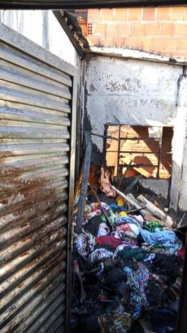 Mais fotos da casa destruída pelo fogo na Vila Pernambuco
