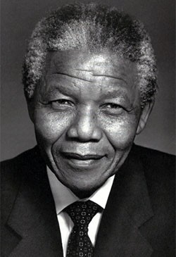 As  Organizações das nações Unidas ( ONU) instituiu a partir de 2010  Dia Internacional de Nelson Mandela, data de seu nascimento. Mandela é o símbolo da luta contra o Apartheid, que separava negros e brancos na África do Sul.
