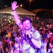 O cantor cassilandense João Darque está completando hoje 51 anos de idade. Para comemorar vai fazer uma live a partir das 18 horas pelo YoTube, denominada Festa Sertaneja.