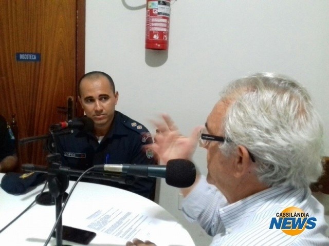 Foto arquivo: a primeira entrevista concedida pelo Capitão Looes a Rádio Patriarca.
