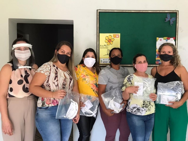Defensoria Pública faz doação de máscaras ao Conselho Tutelar. Na foto as conselheiras: Simara Goularte, Gislei Rodrigues, Patricia Honorato, Rosana Talmelli e Wélita Ferreira Leonel.