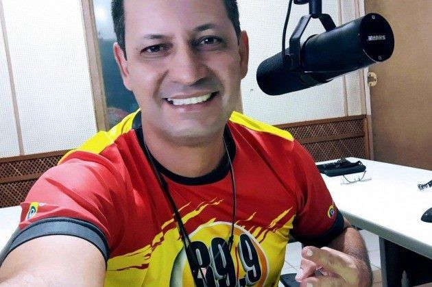 Morre no HB aos 49 anos, de Covid, o locutor de rádio Jura Lopes