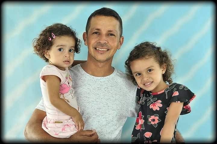 Leandro Souza com as suas filhas