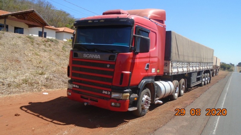 Carreta com carga ilegal de madeira é apreendida em Cassilândia pela PMA
