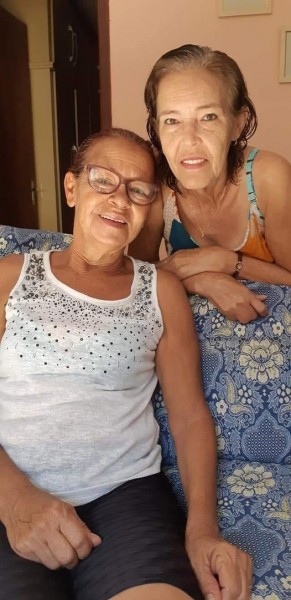 Dalva Rodrigues postou hoje a foto com a sua cunhada a: Márcia Alves do Santos Cardoso , que faleceu em ontem Campo Grande e foi sepultada hoje em Cassilândia
