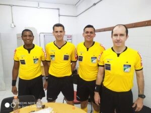Paulo Henrique Volkkop [segundo da esquerda para a direita] voltou a atuar em jogo do Brasileiro