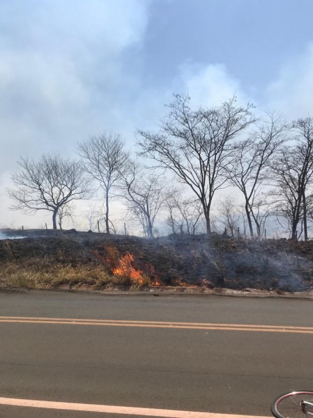 Cassilândia em chamas: fotos do fogo próximo da cidade na Serra de Inocência