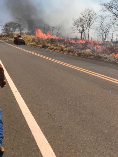 Cassilândia em chamas: fotos do fogo próximo da cidade na Serra de Inocência