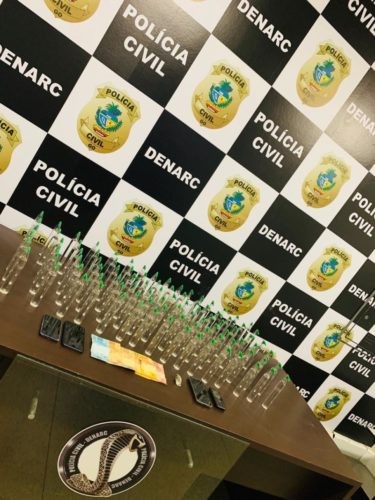 Polícia Civil apreende lança perfumes e prende dois