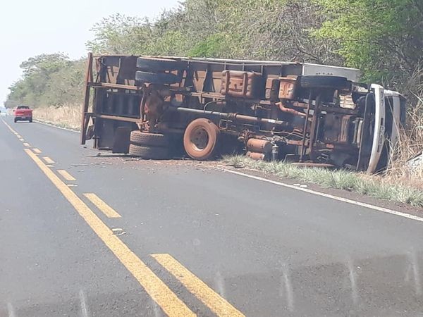 Luiz da Gazeta flagrou um caminhão tombado entre Itajá e Lagoa Santa. Felizmente, não houve vítimas.