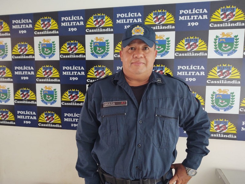 Eles se aposentaram e depois desistiram da aposentadoria para voltar a servir em Cassilândia. Na foto o 3º Sargento Nilson Braga de Oliveira.