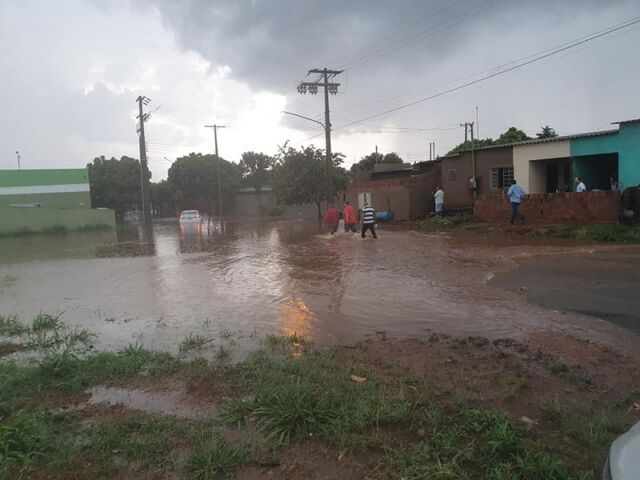 Chuva Torrencial Causa Alagamentos Em Chapad O Do Sul Geral Cassil Ndia Not Cias