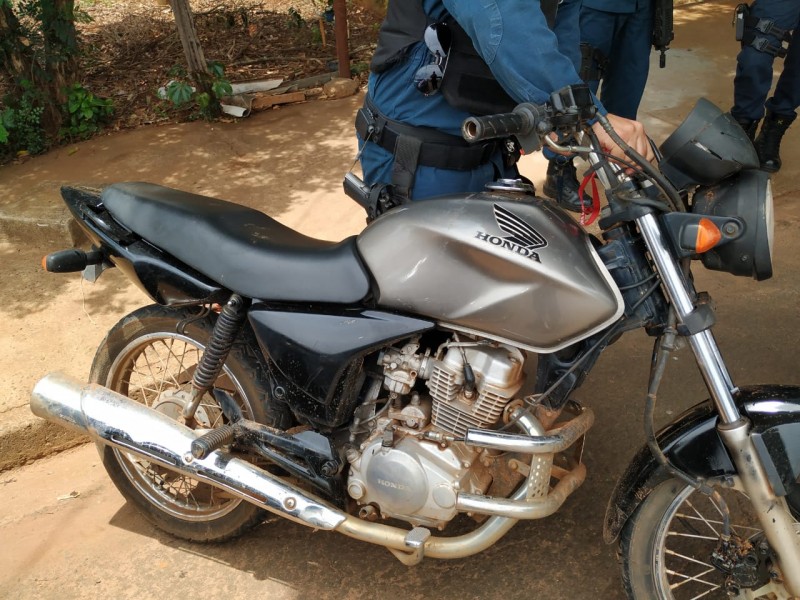 PM apreende motocicleta supostamente furtada em Aparecida do Taboado